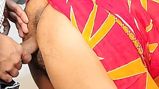 Indian Desi Bhabhi Fucking Delivery Boy in Doggy Style Wearing Saree While Her Husband Is Out of Town