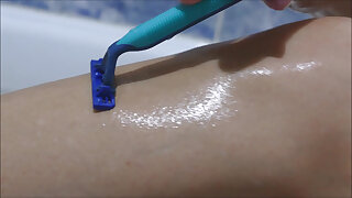 Shaving My Bare Legs & Masturbating Naked in the Bath